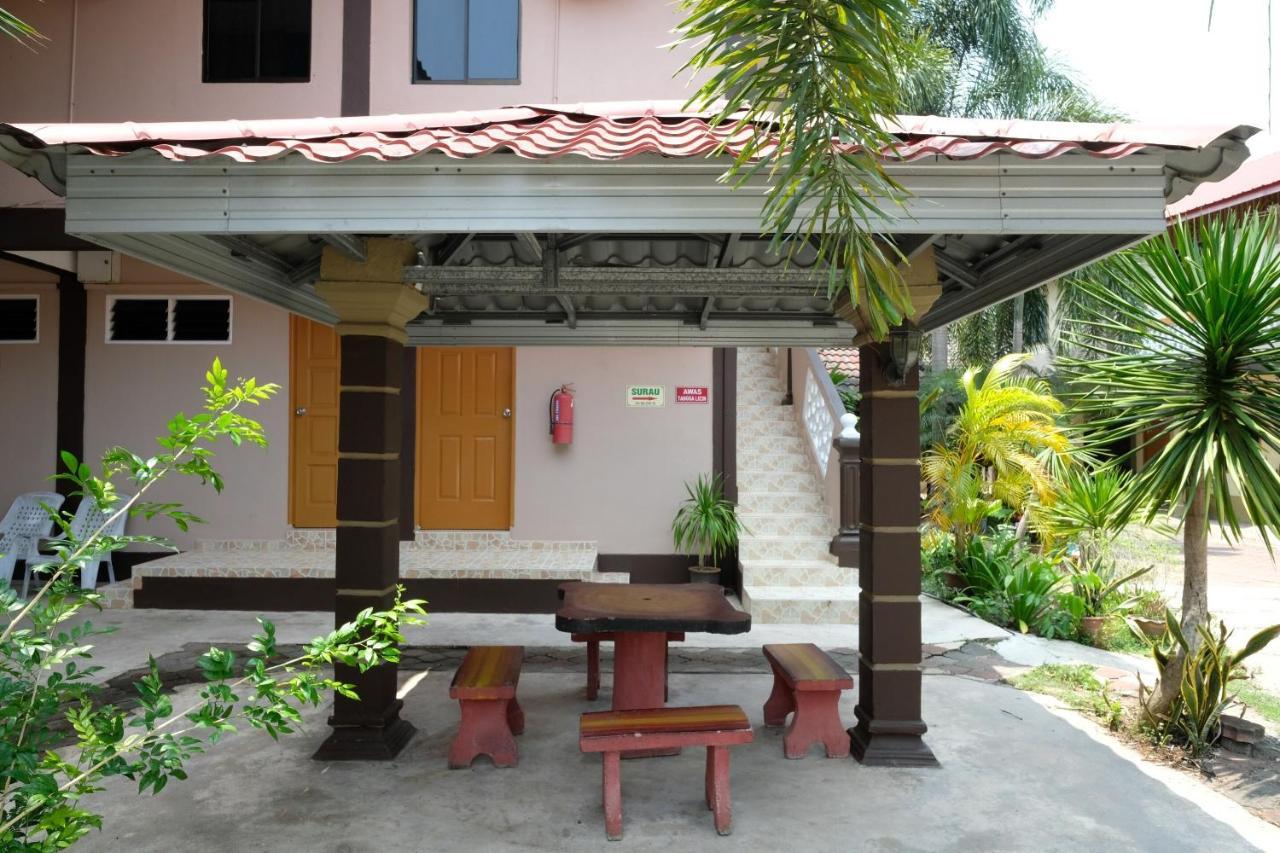 Oyo 44005 Senangin Resort & Cafe Tumpat Экстерьер фото